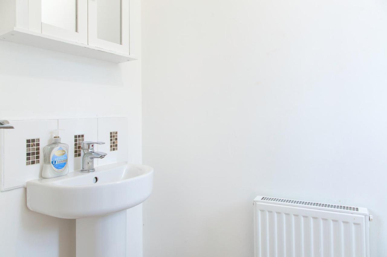 Cozy Townhouse In The Heart Of Greater Manchesterヴィラ エクステリア 写真