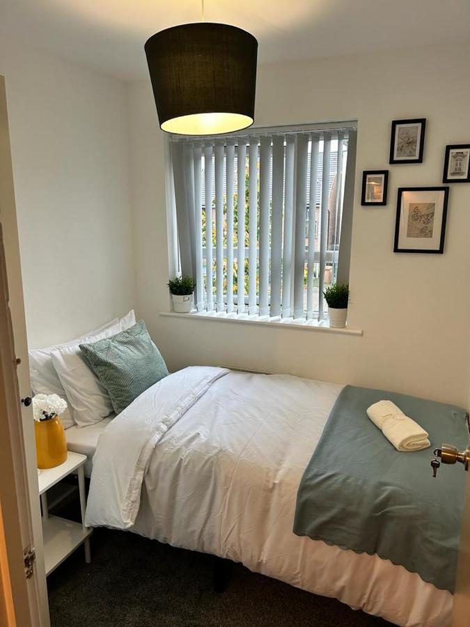 Cozy Townhouse In The Heart Of Greater Manchesterヴィラ エクステリア 写真