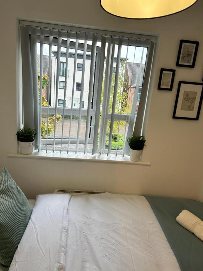 Cozy Townhouse In The Heart Of Greater Manchesterヴィラ エクステリア 写真