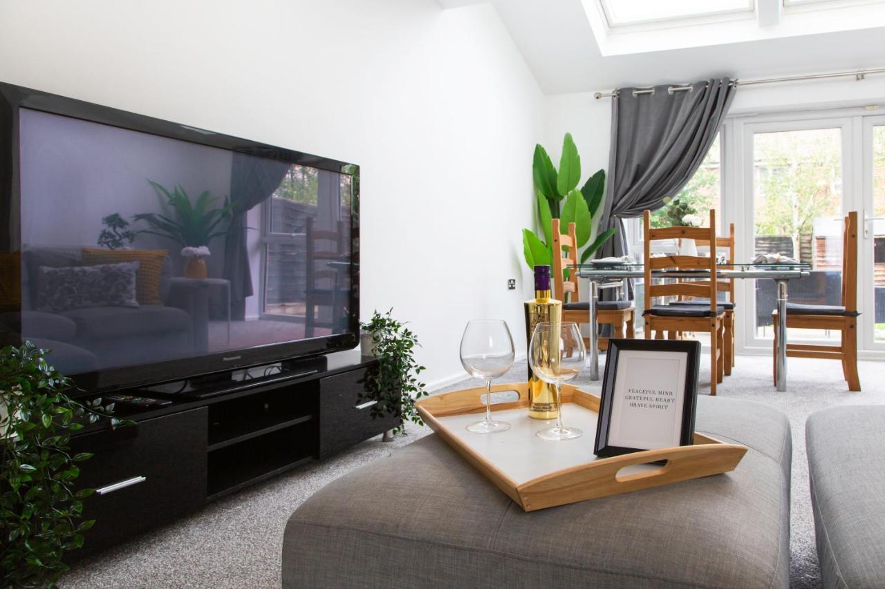 Cozy Townhouse In The Heart Of Greater Manchesterヴィラ エクステリア 写真