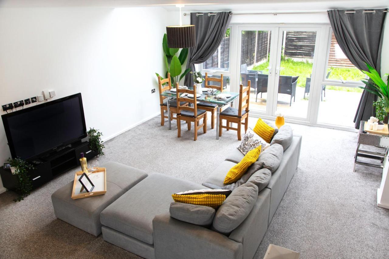 Cozy Townhouse In The Heart Of Greater Manchesterヴィラ エクステリア 写真
